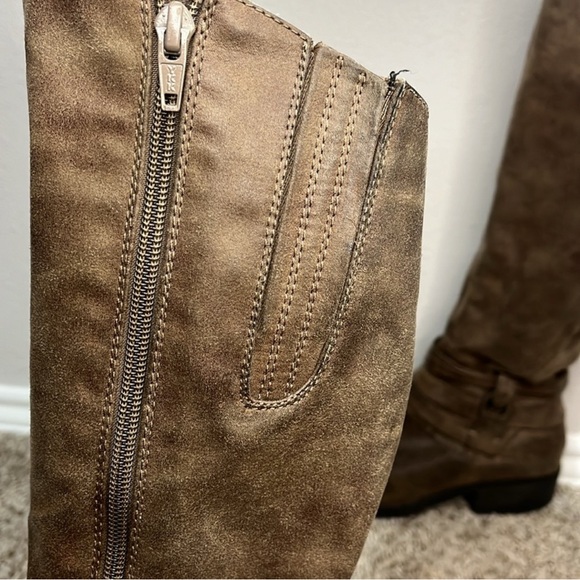 Chocolate Brown women’s boots knee high, baretraps - Picture 4 of 10